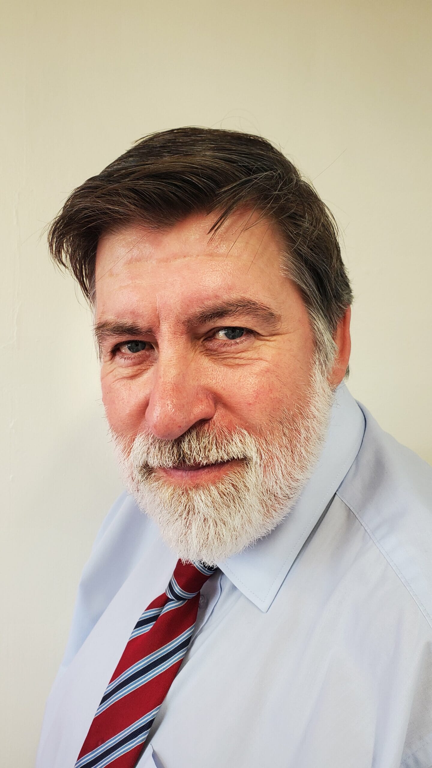 Graham-Parrott-Letting-Agent-Gloucester-scaled.jpg?w=576&h=1024&scale