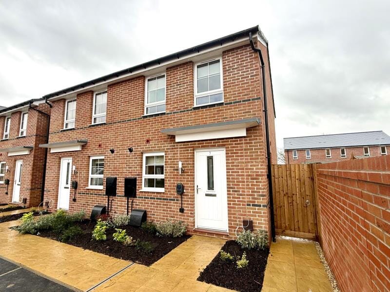 7a3ba335-0200-4e1f-a5dc-83504121ca5fL01