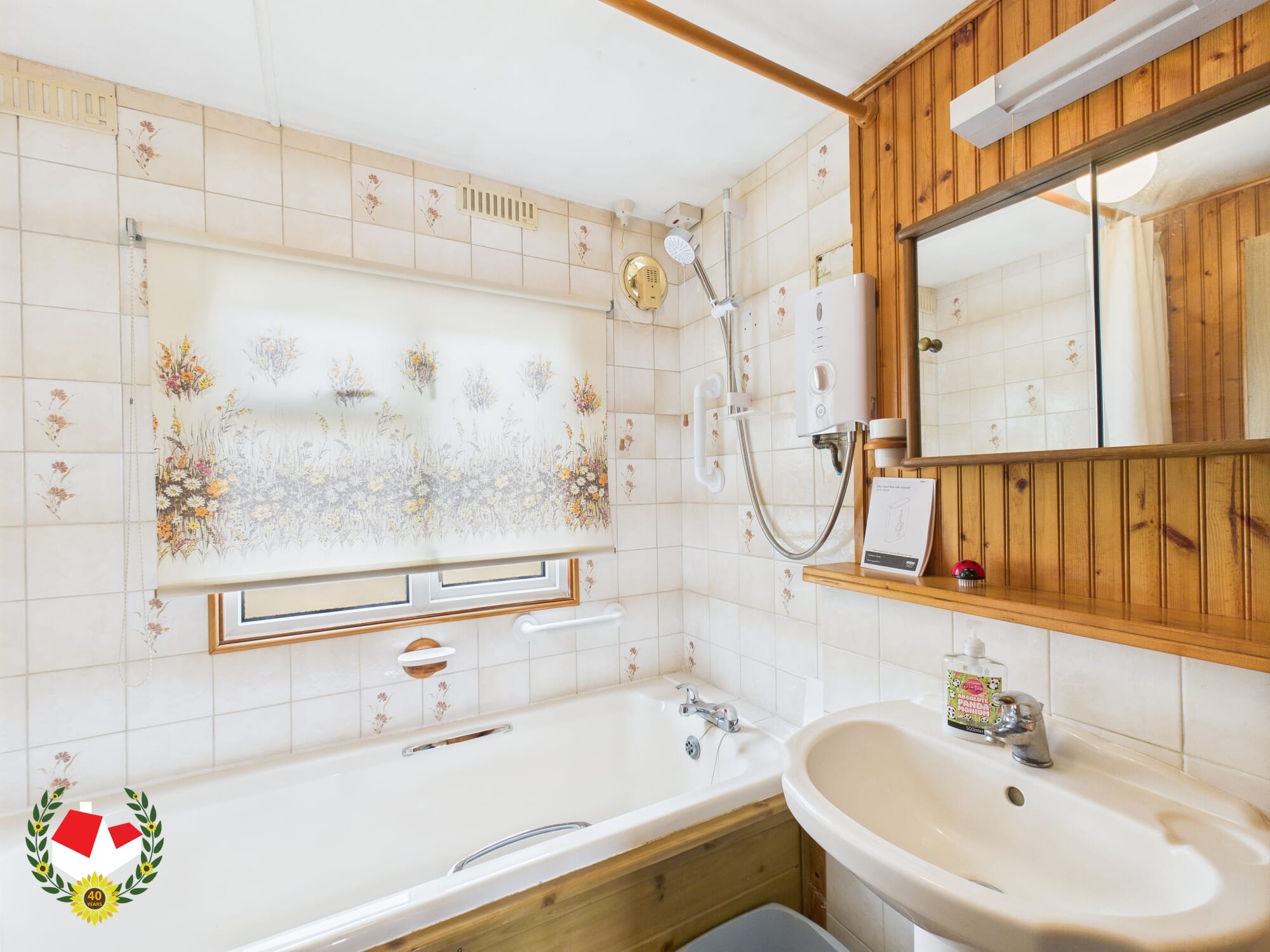 CAM01172G0-PR0621-STILL003 CAM01172G0-PR0621-STILL003