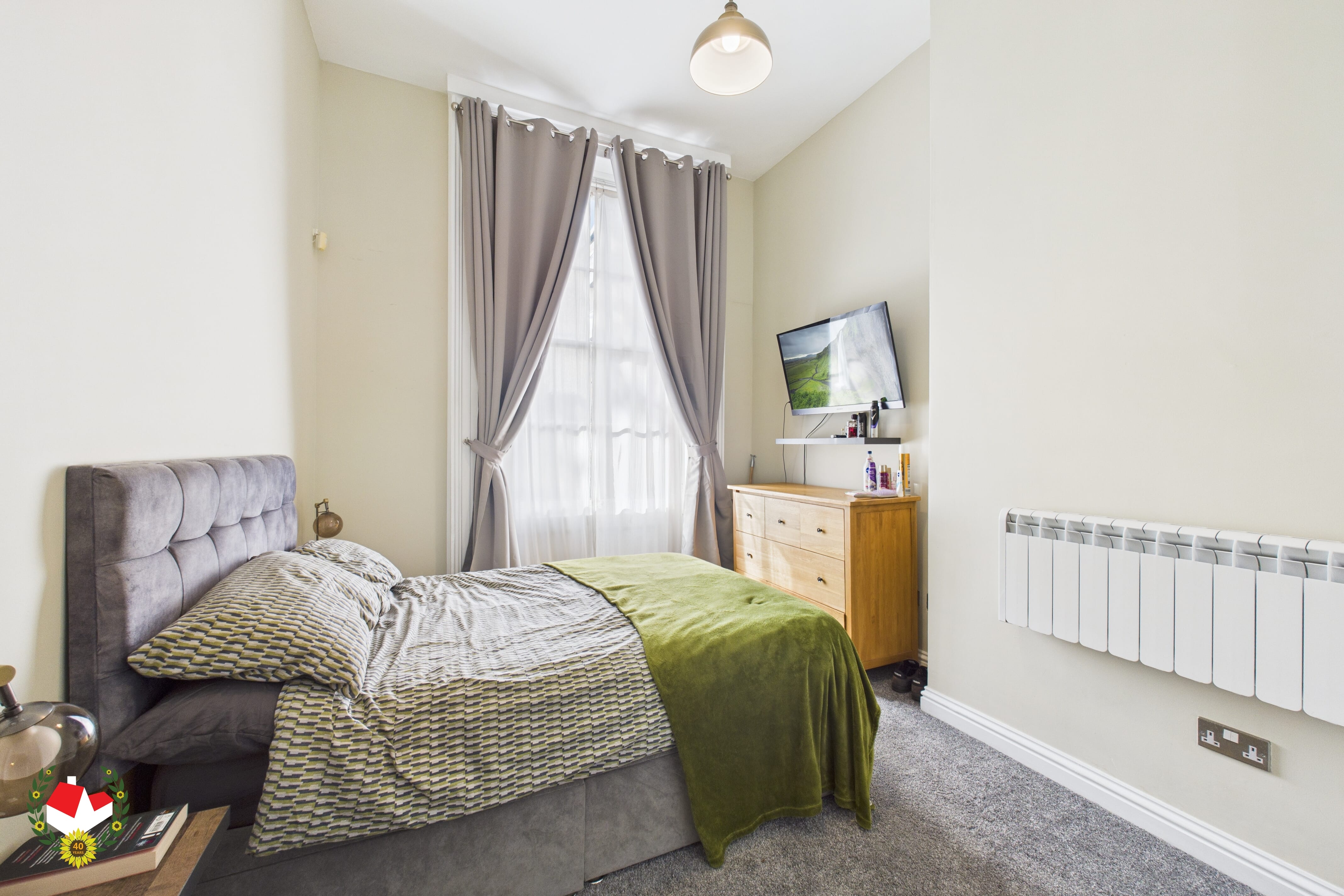 CAM01172G0-PR0703-STILL001 CAM01172G0-PR0703-STILL001