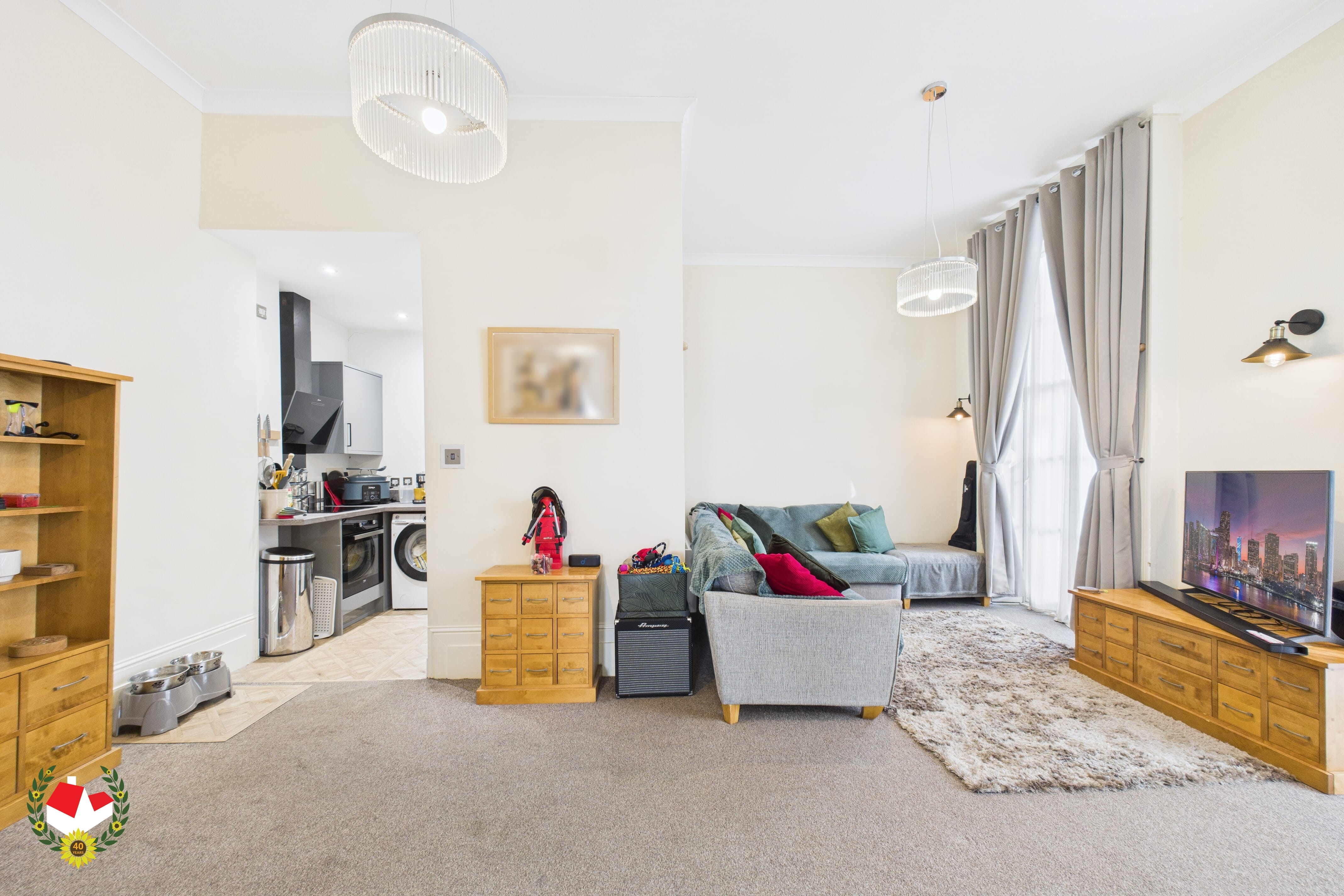 CAM01172G0-PR0703-STILL004 CAM01172G0-PR0703-STILL004