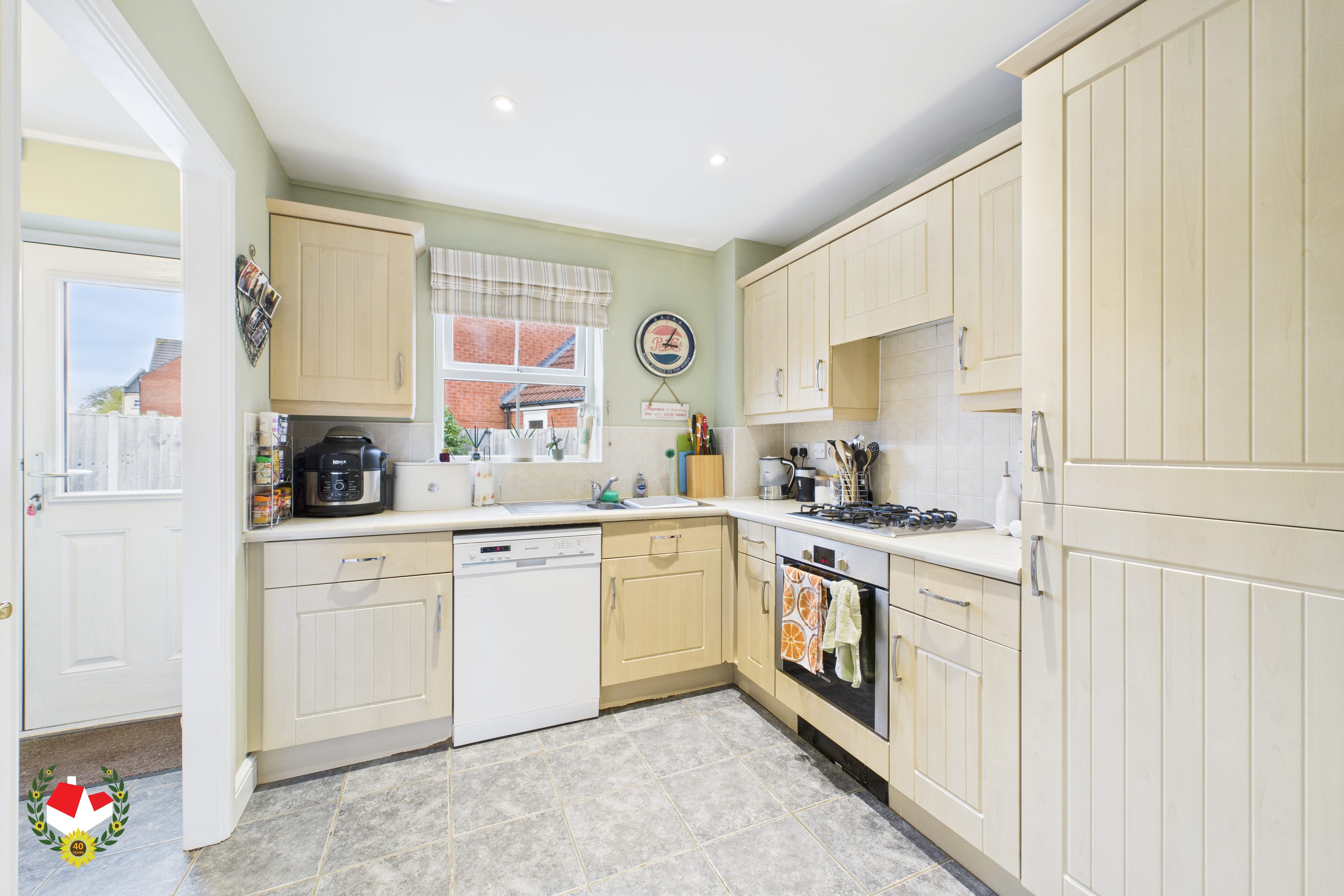 CAM02004G0-PR0116-STILL007 CAM02004G0-PR0116-STILL007