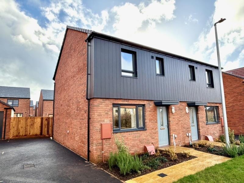 ea6a24fd-c96a-4465-9256-c76f019516bcL01