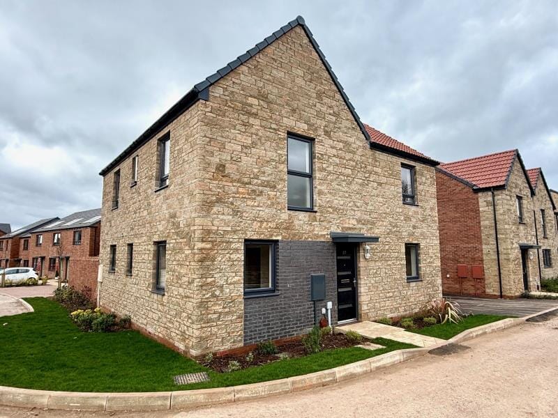 e838e050-d50d-463d-b4fd-555912e7f203L01