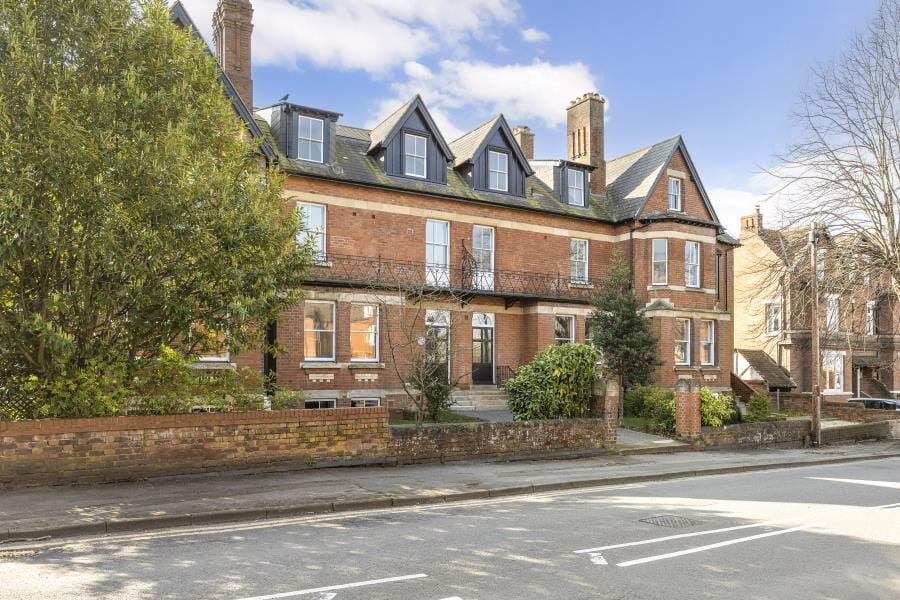 37f915c0-79c5-4d5b-9b62-ea6a686f2395L01