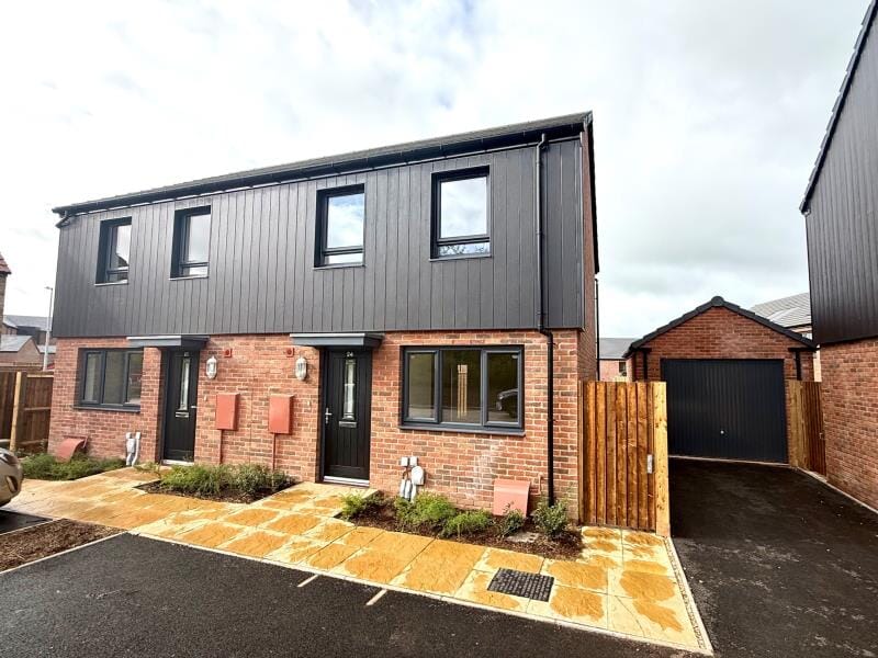 d8c09bbd-a0c0-4689-bc88-398111833c07L01